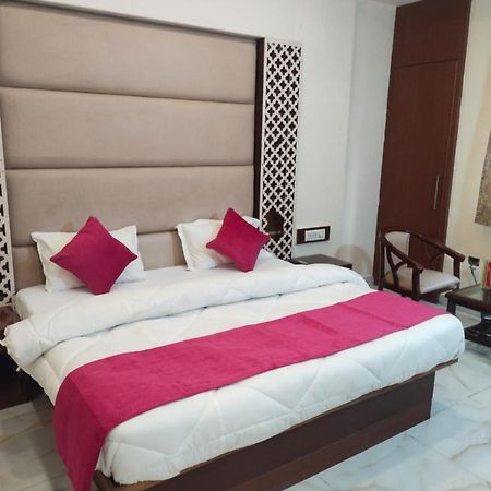 Hotel Lav Kush Deluxe At Paharganj Нью-Дели Экстерьер фото