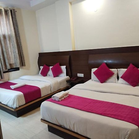 Hotel Lav Kush Deluxe At Paharganj Нью-Дели Экстерьер фото